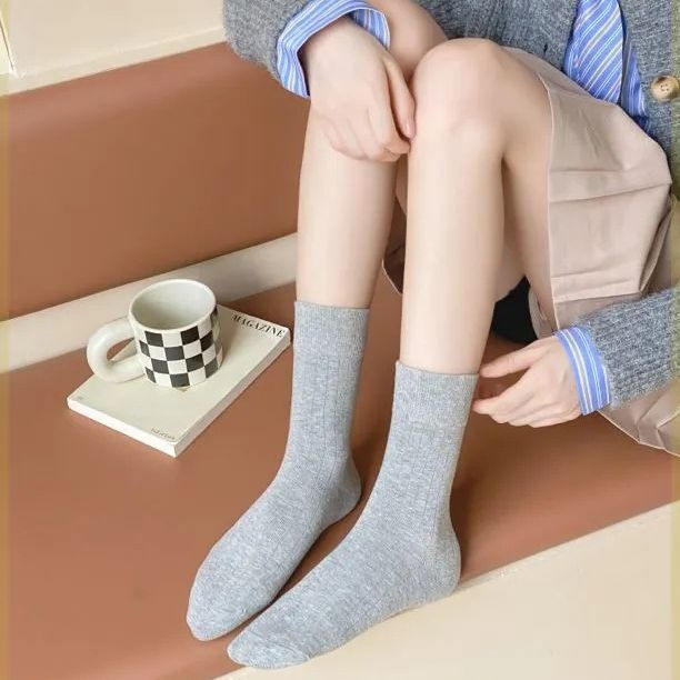 1 Pair Versatile Sports Casual Crew Socks - SocksLtd